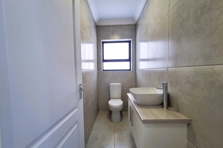 3 Bedroom Property for Sale in Brittania Beach Estate Western Cape